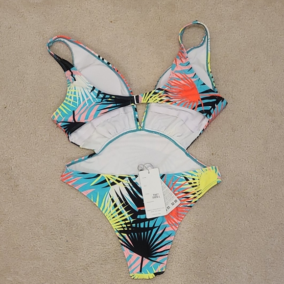 Yira bathing suit - Picture 2 of 2